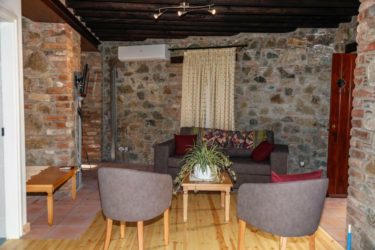 Farmakas Living Guest House Luaran gambar